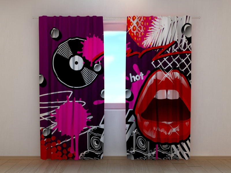 Photo Curtain Lips and Vinyl
