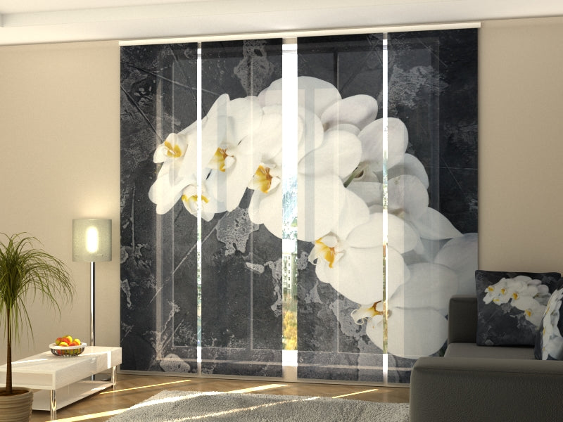 Conjunto de 4 paneles de orquídeas frescas sobre una piedra