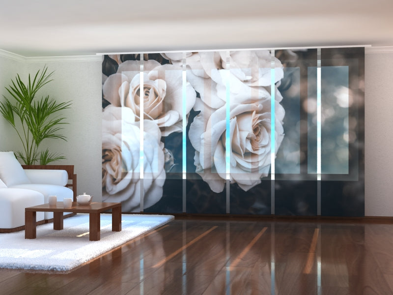 Rideau à panneaux coulissants Belles roses pastel dans le jardin