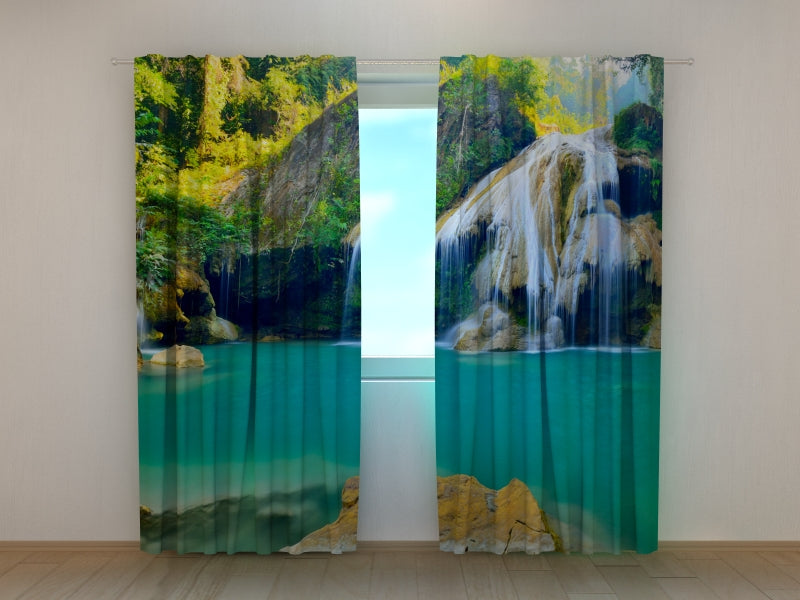 Photo Curtain Waterfall in Forest Jungle